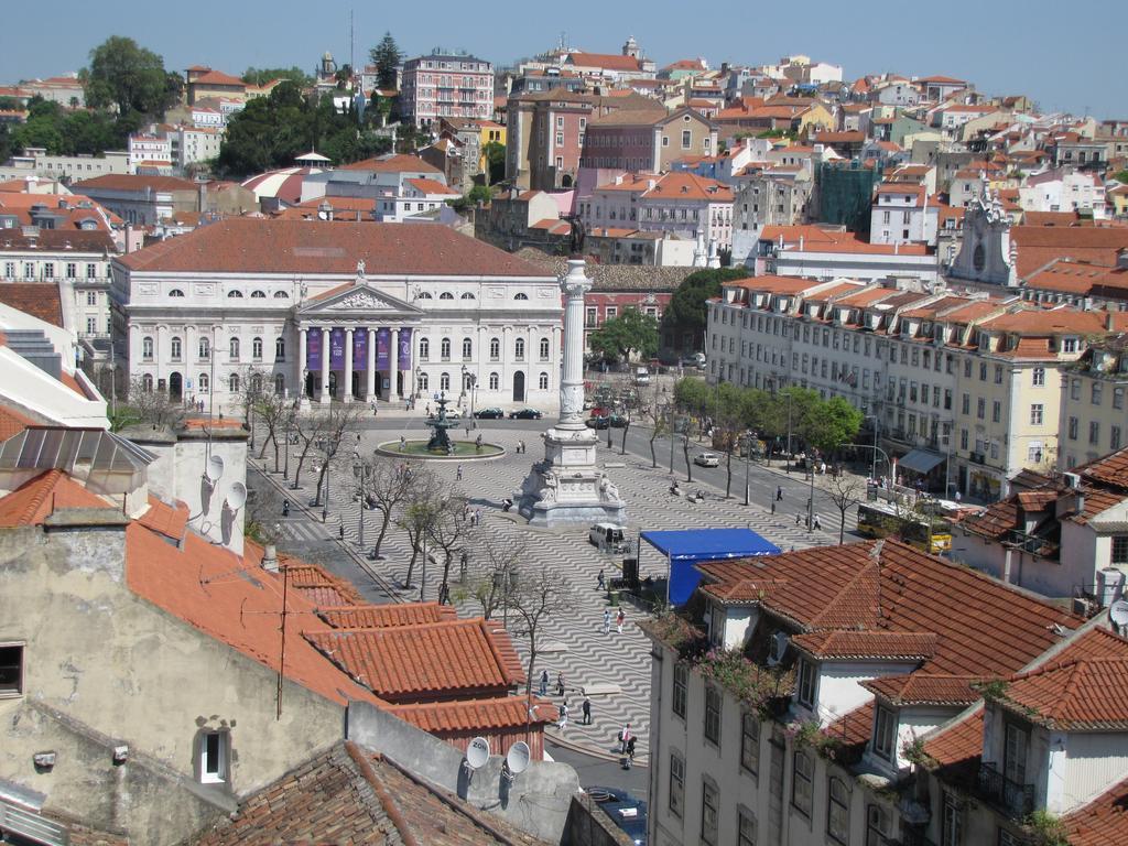 Remodeled Historic Apartment In Bairro Alto Lisbon Exterior photo