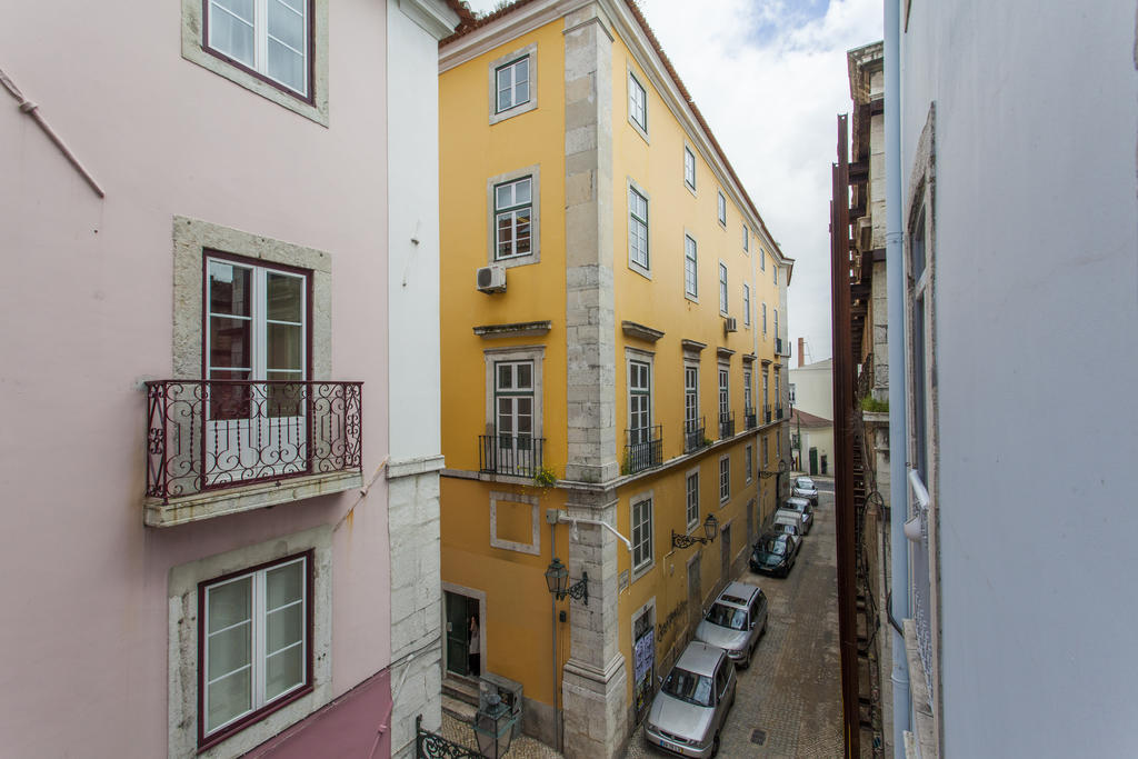Remodeled Historic Apartment In Bairro Alto Lisbon Room photo