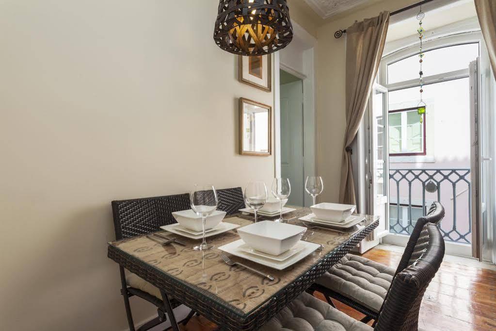 Remodeled Historic Apartment In Bairro Alto Lisbon Exterior photo
